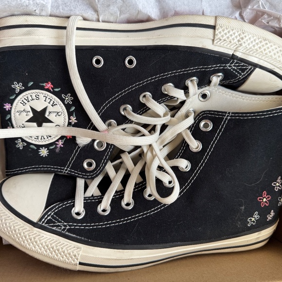 Converse Chuck Taylor All Star Black with Embroidered Flowers Size 9 Women's - Picture 4 of 13